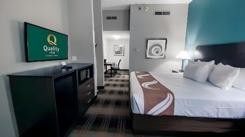 Quality Inn - image 9