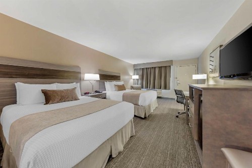 Best Western Plus Executive Inn - image 12