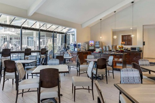 Best Western Plus Executive Inn - image 18
