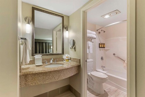 Best Western Plus Executive Inn - image 32