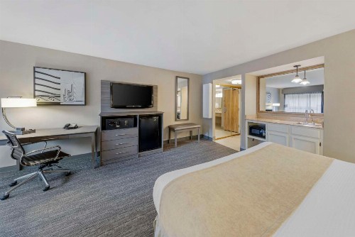 Best Western Plus Executive Inn - image 33
