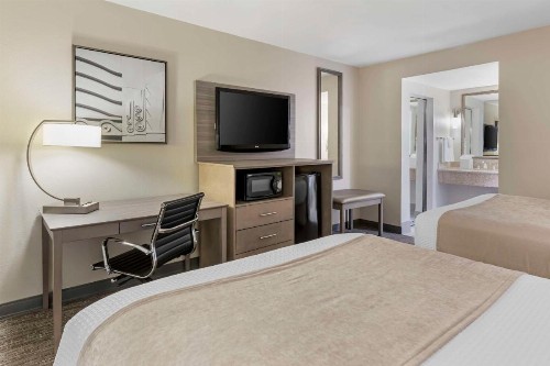 Best Western Plus Executive Inn - image 34