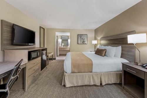 Best Western Plus Executive Inn - image 36