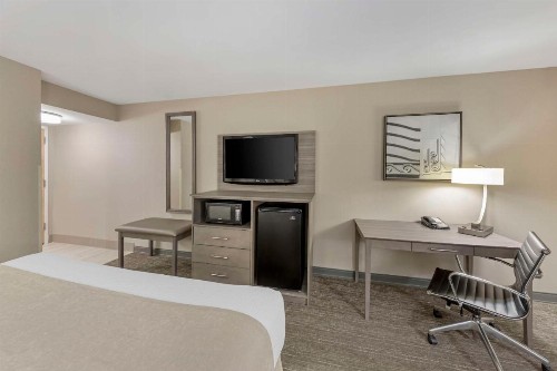Best Western Plus Executive Inn - image 37