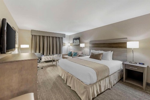 Best Western Plus Executive Inn - image 39