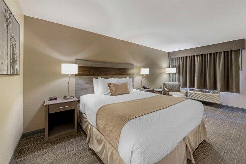 Best Western Plus Executive Inn - image 42