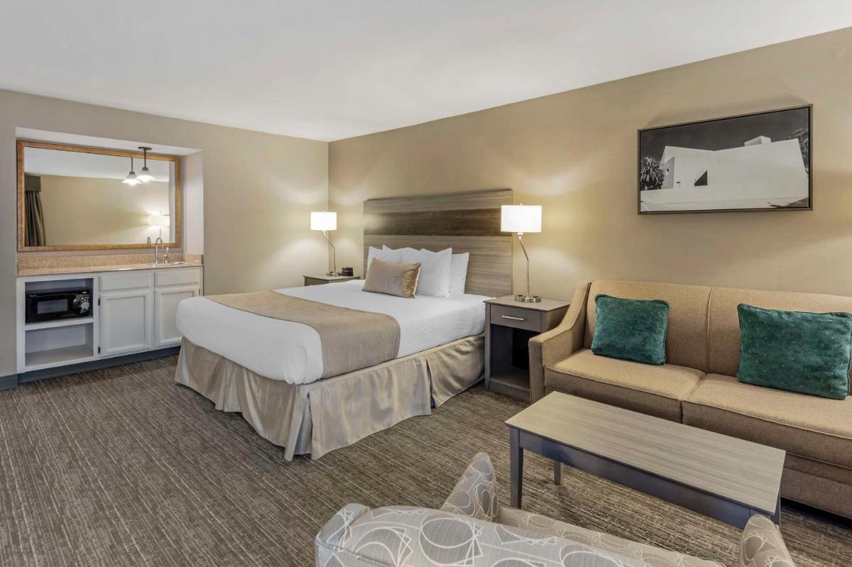 Best Western Plus Executive Inn - image 5