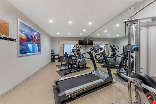 Best Western Plus Executive Inn - image 7