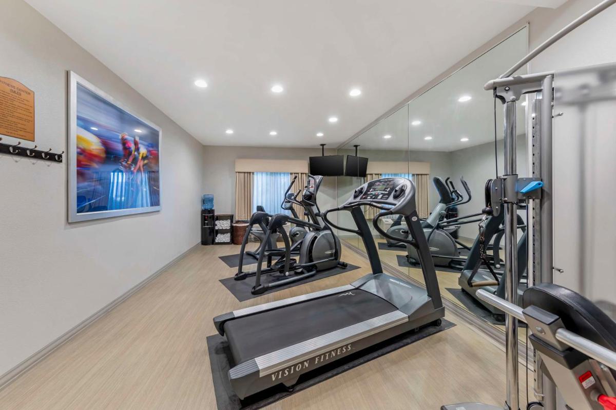 Best Western Plus Executive Inn - image 7