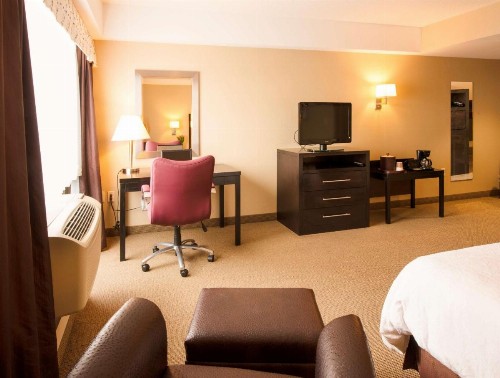 Hampton Inn & Suites Boston Crosstown Center - image 23