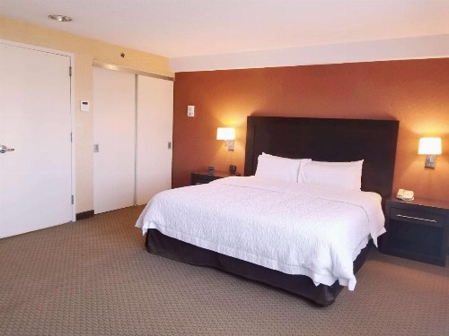 Hampton Inn & Suites Boston Crosstown Center - image 27