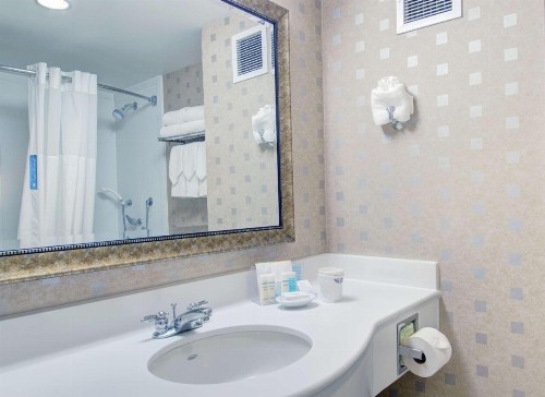 Hampton Inn & Suites Boston Crosstown Center - image 32