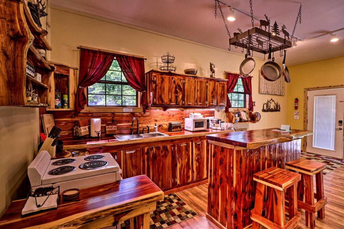 Royal Cabin: Outdoor Haven on Ouachita River! - image 6