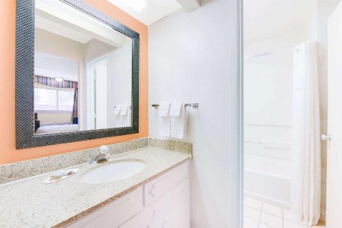 Travelodge by Wyndham Ruidoso - image 3
