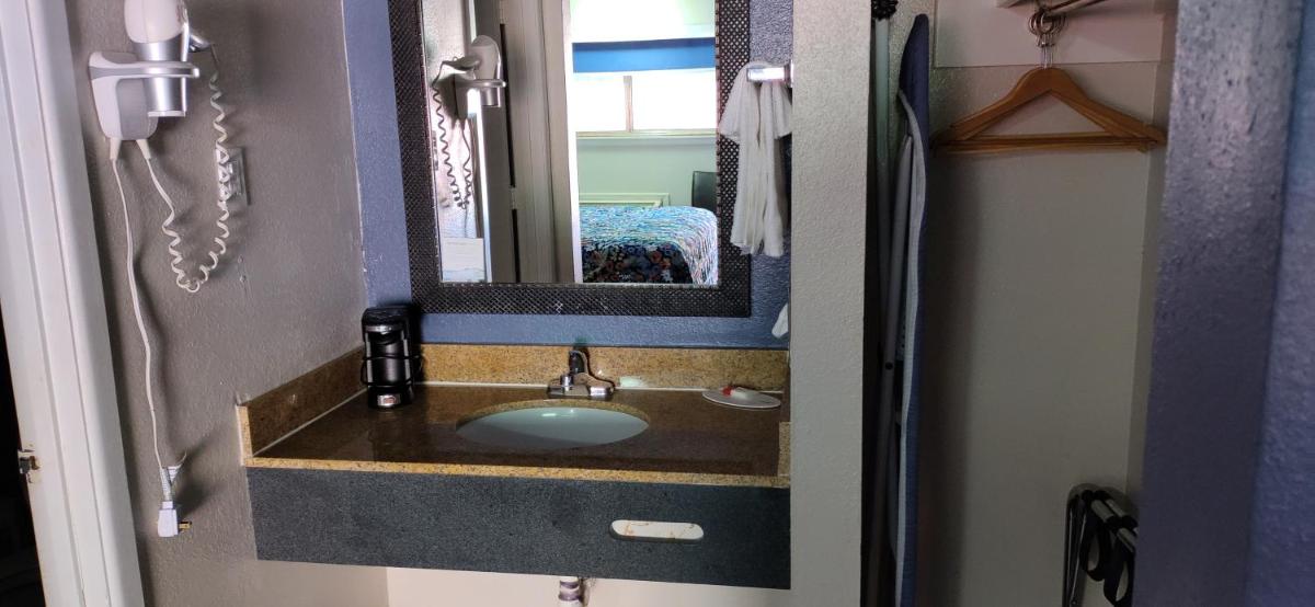 Travelodge by Wyndham Ruidoso - image 4