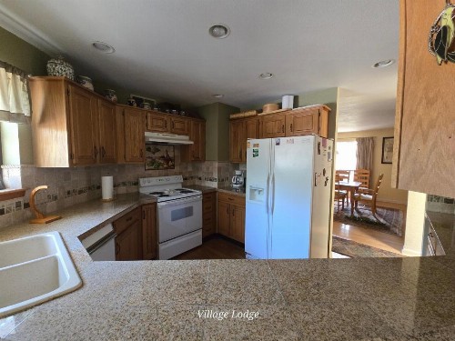 Village Lodge - image 16