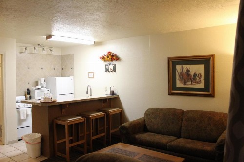 Village Lodge - image 6