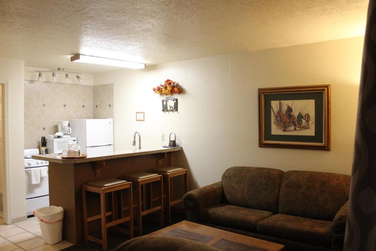 Village Lodge - image 6