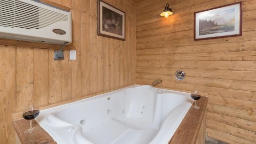 Upper Canyon Inn - image 10