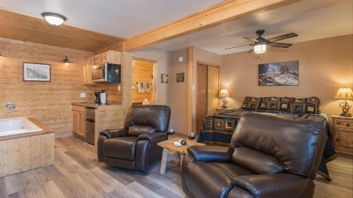 Upper Canyon Inn - image 16