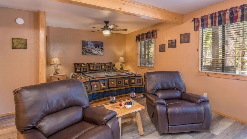 Upper Canyon Inn - image 19