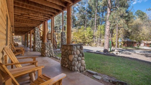 Upper Canyon Inn - image 28