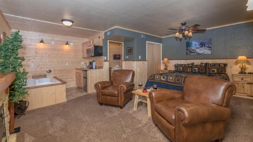Upper Canyon Inn - image 4