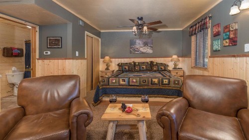 Upper Canyon Inn - image 45