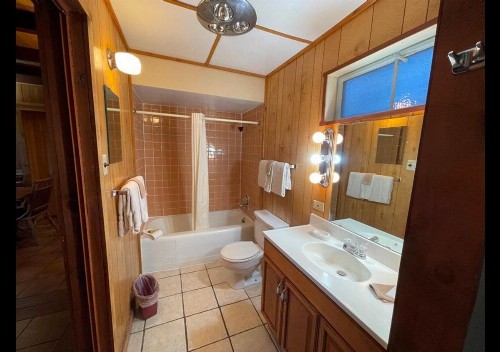 West Winds Lodge & Condos - image 24