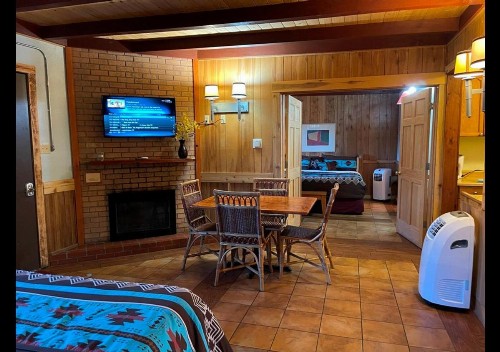 West Winds Lodge & Condos - image 4