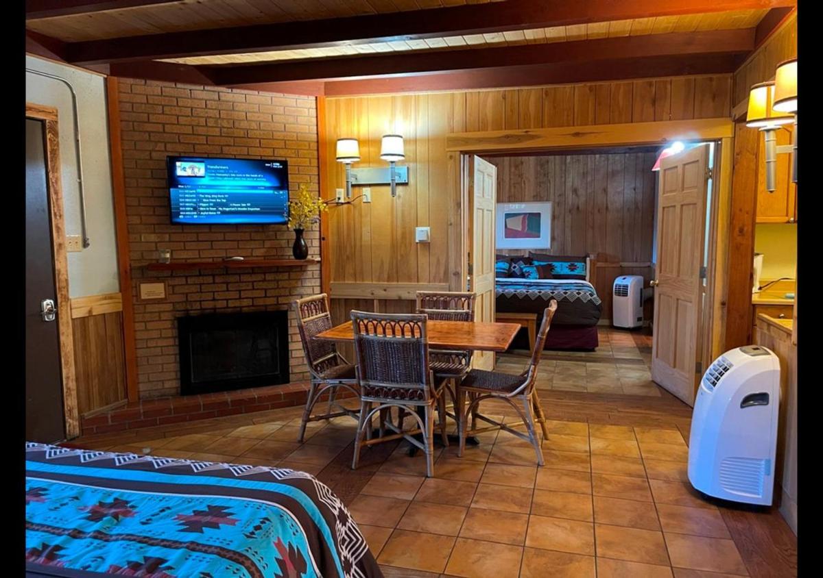 West Winds Lodge & Condos - image 4