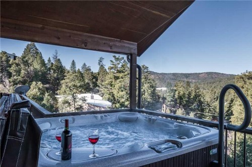 CenterView 2 Bedrooms Sleeps 6 Hot Tub Gas Fireplace Large TV - image 4
