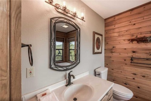 CenterView 2 Bedrooms Sleeps 6 Hot Tub Gas Fireplace Large TV - image 5