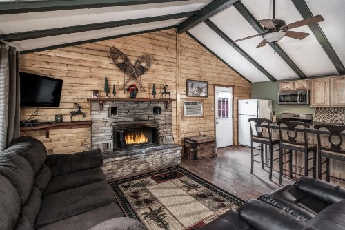 Whispering Pine Cabins- Bear Country-Upper Canyon