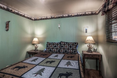 Whispering Pine Cabins- Bear Country-Upper Canyon - image 9