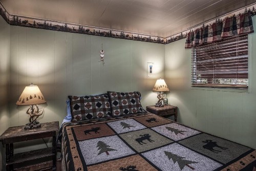Whispering Pine Cabins- Bear Country-Upper Canyon - image 10