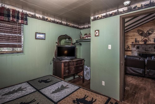 Whispering Pine Cabins- Bear Country-Upper Canyon - image 8