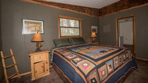 Whispering Pine Cabins-Mountain View - image 9