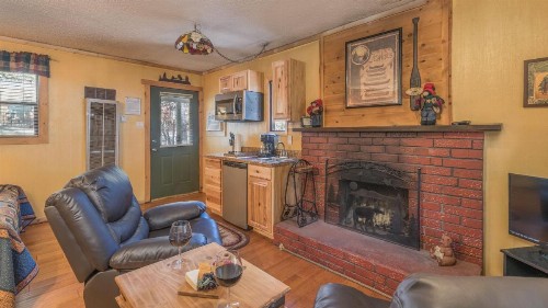 Whispering Pine Cabins - image 10