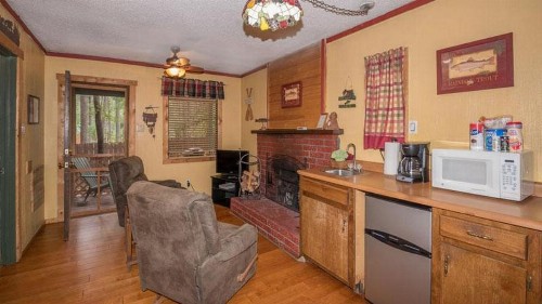 Whispering Pine Cabins - image 2