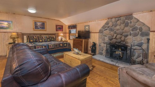Whispering Pine Cabins - image 6