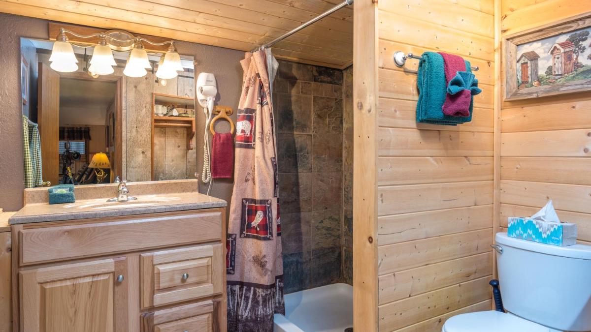 Whispering Pine Cabins - image 7