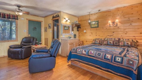 Whispering Pine Cabins - image 8