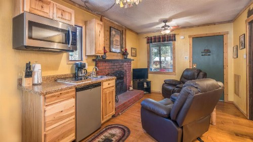 Whispering Pine Cabins - image 9