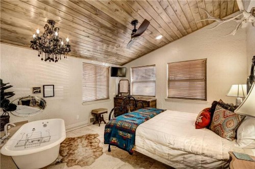 Bear Paw 3 BedroomsHot Tub Pets Welcome Fireplace WiFi Sleeps 8 - image 4