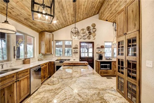 Bear Paw 3 BedroomsHot Tub Pets Welcome Fireplace WiFi Sleeps 8 - image 7