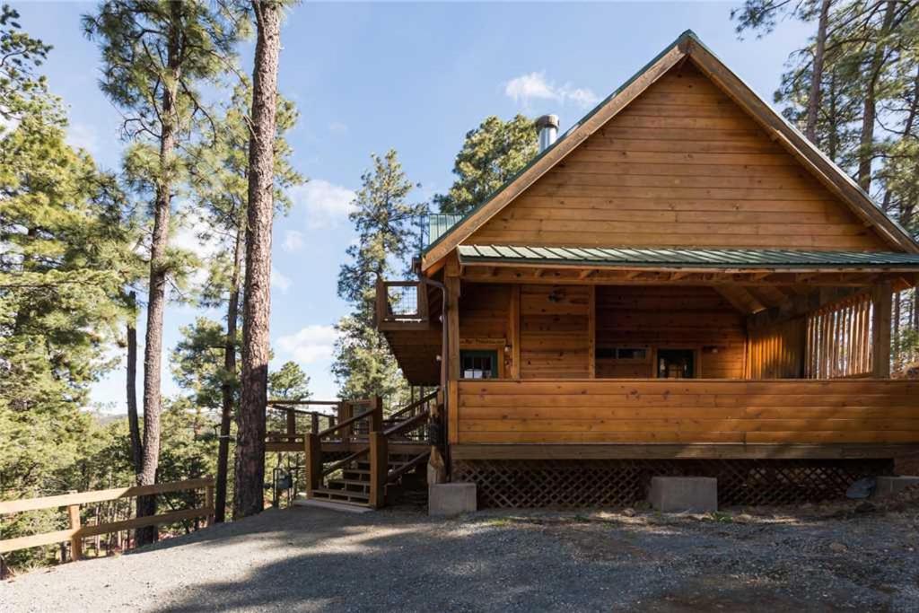 Aurora Montealis 2 Bedrooms Sleeps 4 Mountain Views Fireplace WiFi - image 3