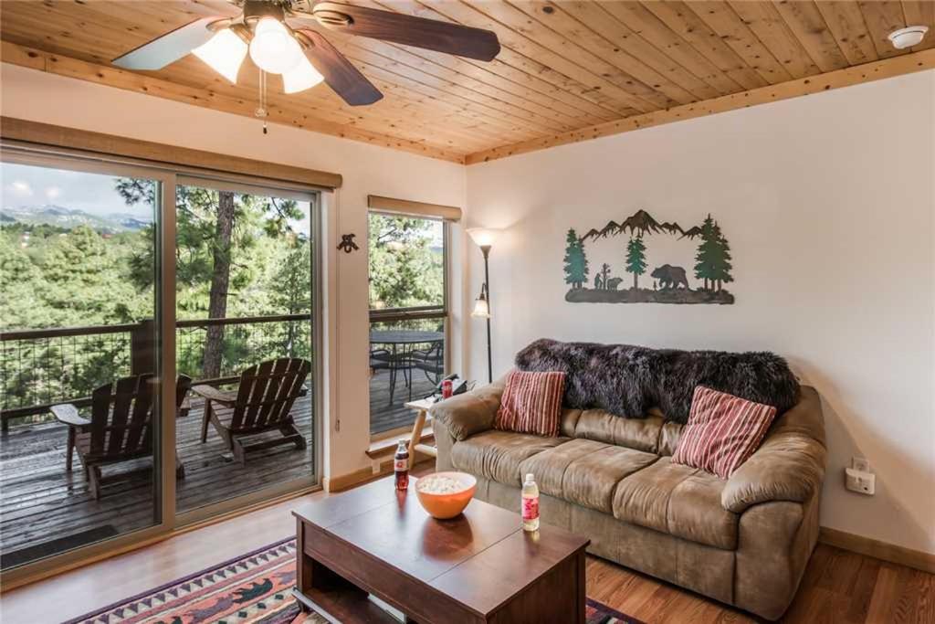 Aurora Montealis 2 Bedrooms Sleeps 4 Mountain Views Fireplace WiFi - image 6