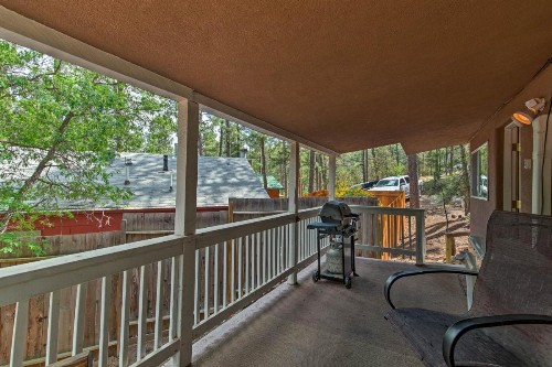 Ruidoso Lonesome Wolf Rustic Studio with Hot Tub! - image 5