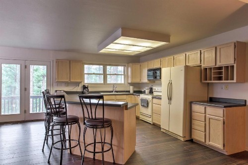 Spacious Hideaway in Ruidoso with Multi-Level Deck! - image 8